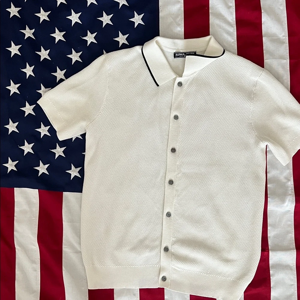 White Short Sleeve Button-Up Shirt - Picture 2 of 7